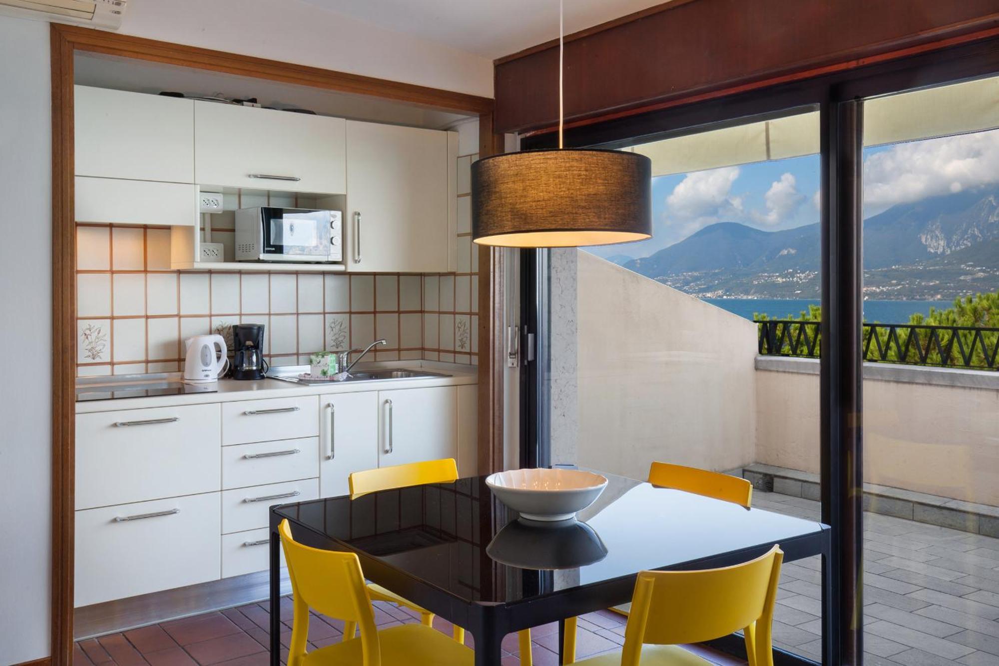 Watercolor Loft Apartment Torri Del Benaco Luaran gambar