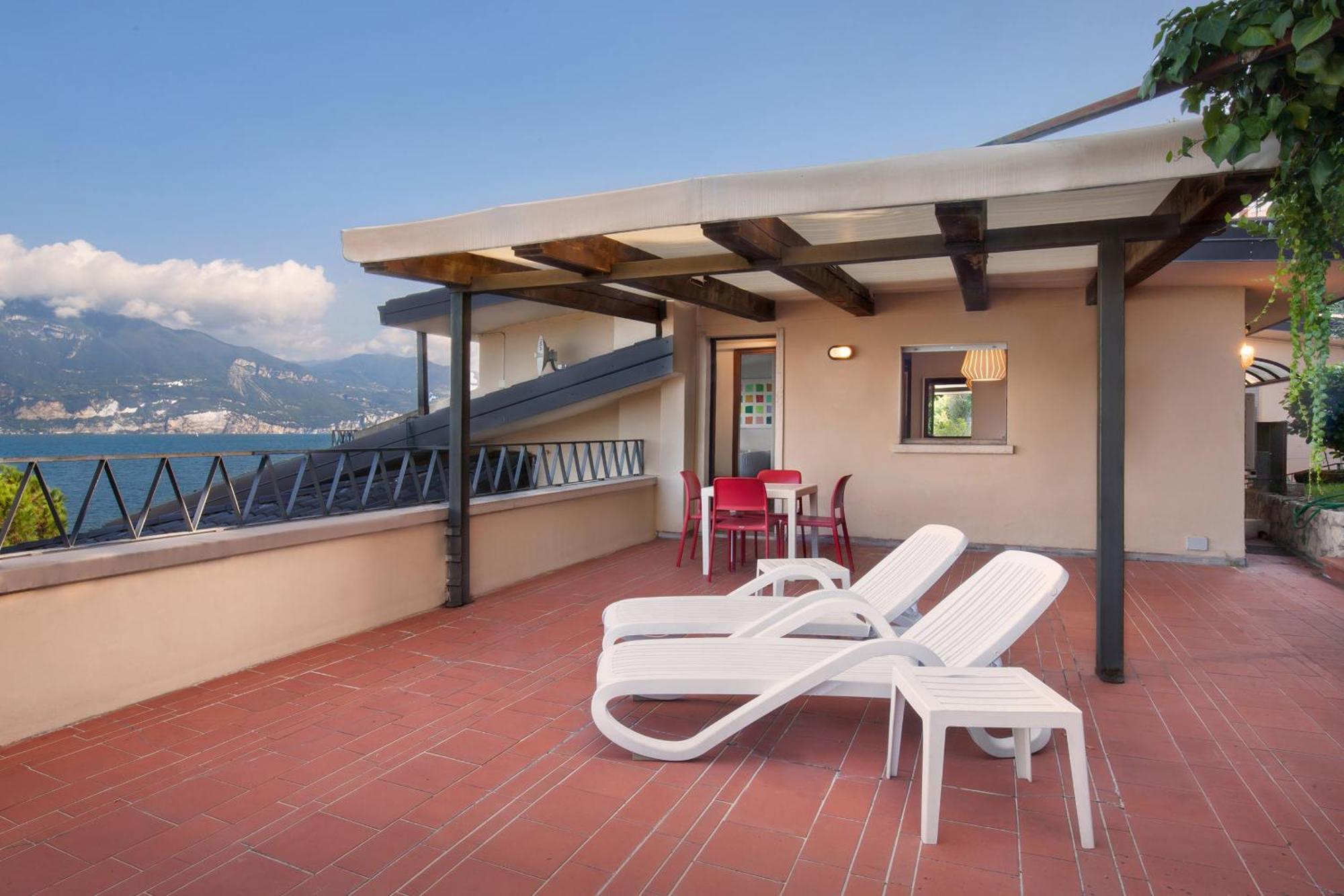 Watercolor Loft Apartment Torri Del Benaco Luaran gambar