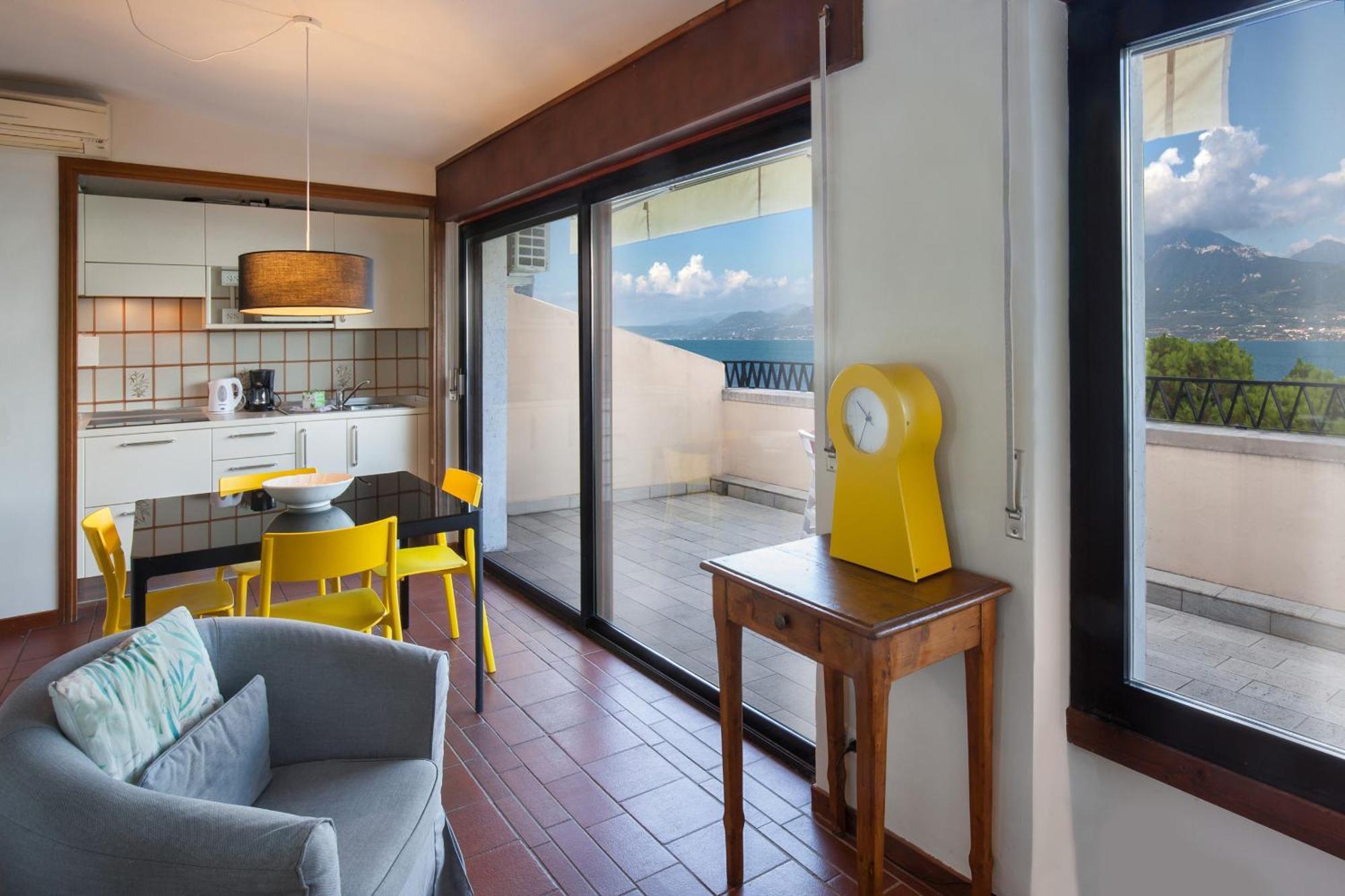Watercolor Loft Apartment Torri Del Benaco Luaran gambar